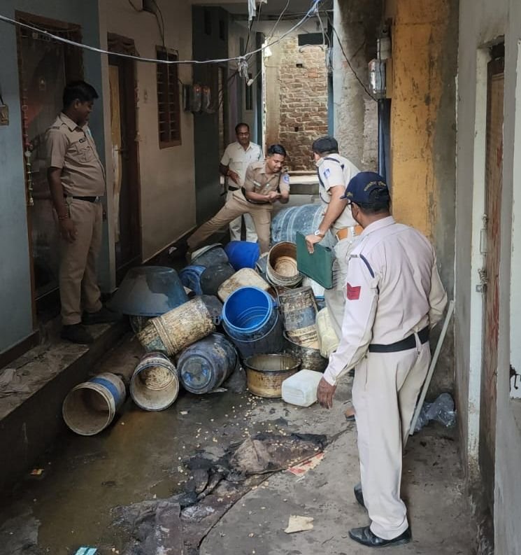 झाबुआ में आबकारी विभाग की बड़ी कार्यवाही, 5000 किलो महुआ लहान जप्त | New India Times