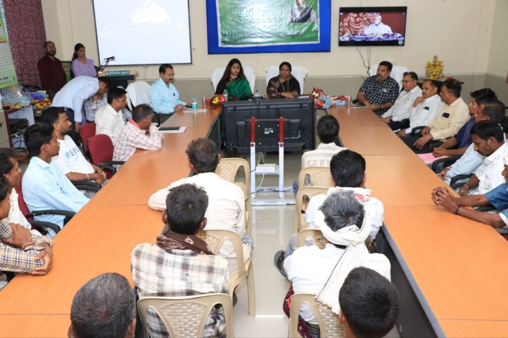 कैबिनेट मंत्री एवं कलेक्टर ने कृषि विज्ञान केन्द्र झाबुआ के परिसर में किया पौधारोपण 2 कैबिनेट मंत्री एवं कलेक्टर ने कृषि विज्ञान केन्द्र झाबुआ के परिसर में किया पौधारोपण | New India Times