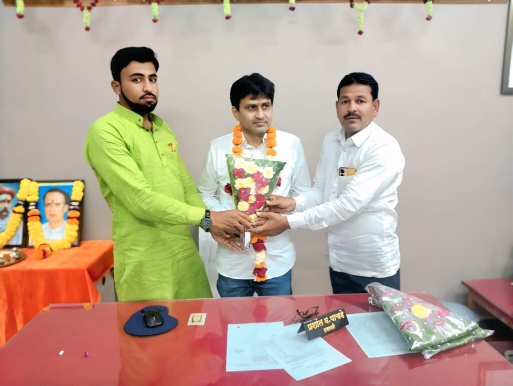 अकोट के कांग्रेस नेताओं की पदोन्नति पर जश्न, सैय्यद सोहेल मित्र मंडल ने किया भव्य सत्कार | New India Times