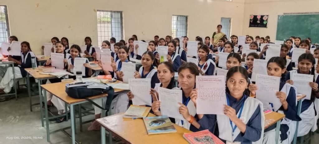 झाबुआ के छात्रों ने वीर सैनिकों को लिखे प्रेरणादायक पत्र, राष्ट्रभक्ति और स्वच्छता का दिया संदेश | New India Times