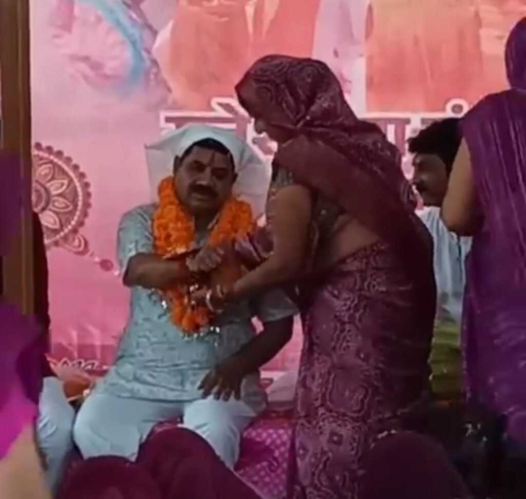 अमानगंज में सैकड़ों महिलाओं ने बांधी विधायक डॉ. राजेश वर्मा को राखी | New India Times