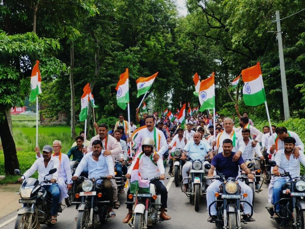 इटवा में भव्य तिरंगा यात्रा, डॉ. सतीश द्विवेदी बोले: तिरंगा एकता और राष्ट्रभक्ति का प्रतीक | New India Times