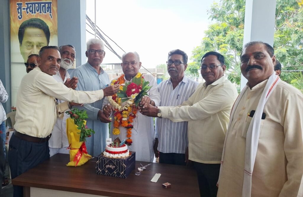 पांढुर्णा में कांग्रेस पदाधिकारियों ने विश्वास कांबे का मनाया जन्मदिन 2 पांढुर्णा में कांग्रेस पदाधिकारियों ने विश्वास कांबे का मनाया जन्मदिन | New India Times