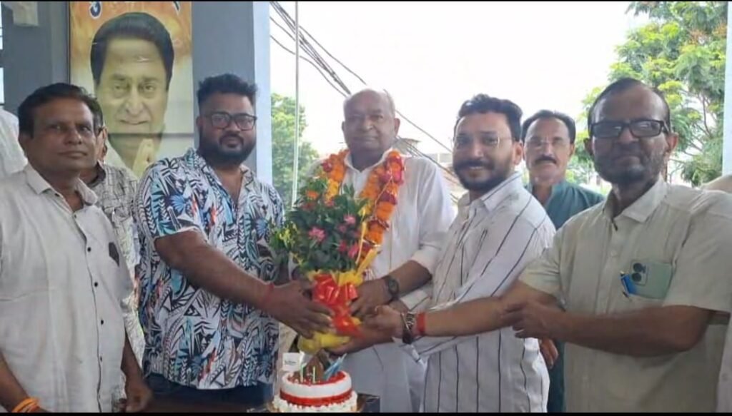 पांढुर्णा में कांग्रेस पदाधिकारियों ने विश्वास कांबे का मनाया जन्मदिन 3 पांढुर्णा में कांग्रेस पदाधिकारियों ने विश्वास कांबे का मनाया जन्मदिन | New India Times