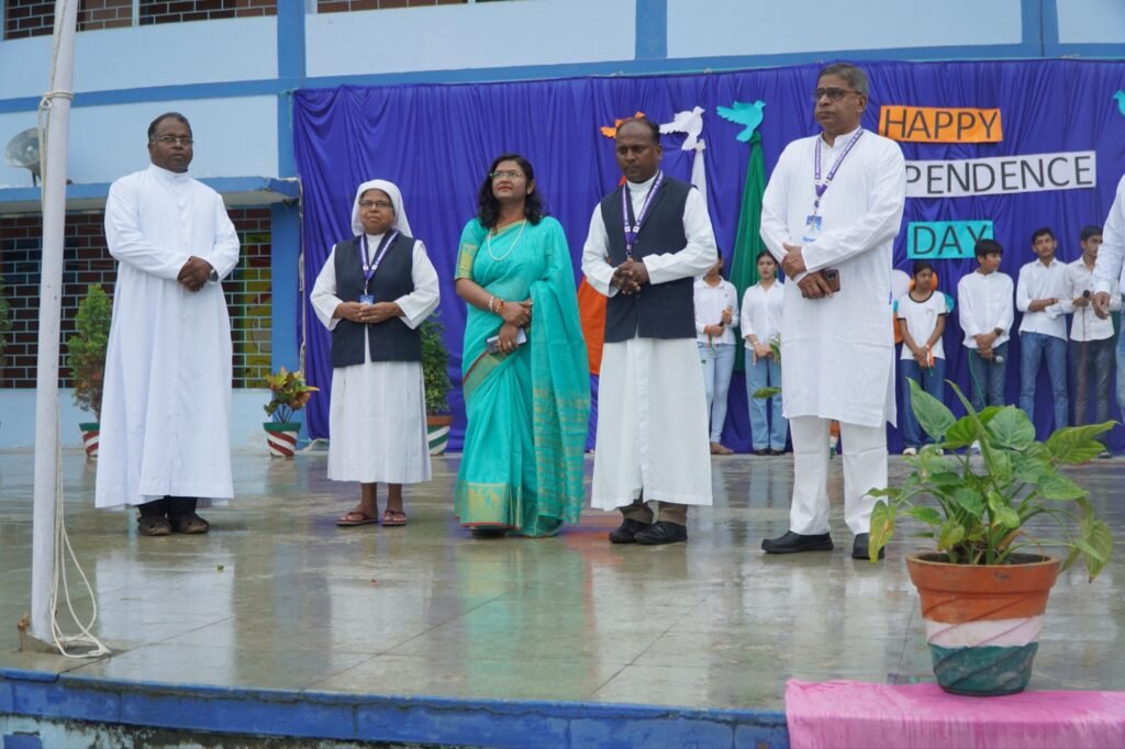 संत अर्नोल्ड स्कूल में स्टेट बैंक ऑफ़ इंडिया की शाखा प्रबंधक श्रीमती दीप्ति चंद्रवंशी द्वारा किया गया ध्वजारोहण 2 संत अर्नोल्ड स्कूल में स्टेट बैंक ऑफ़ इंडिया की शाखा प्रबंधक श्रीमती दीप्ति चंद्रवंशी द्वारा किया गया ध्वजारोहण | New India Times