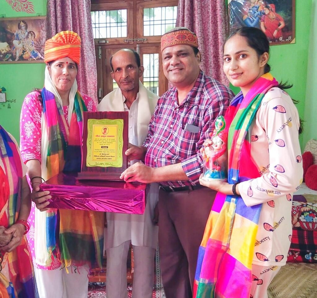 आसफपुर खरखड़ी की कुसुम चौहान हुई नीरा अमृत सम्मान से सम्मानित 2 आसफपुर खरखड़ी की कुसुम चौहान हुई नीरा अमृत सम्मान से सम्मानित | New India Times