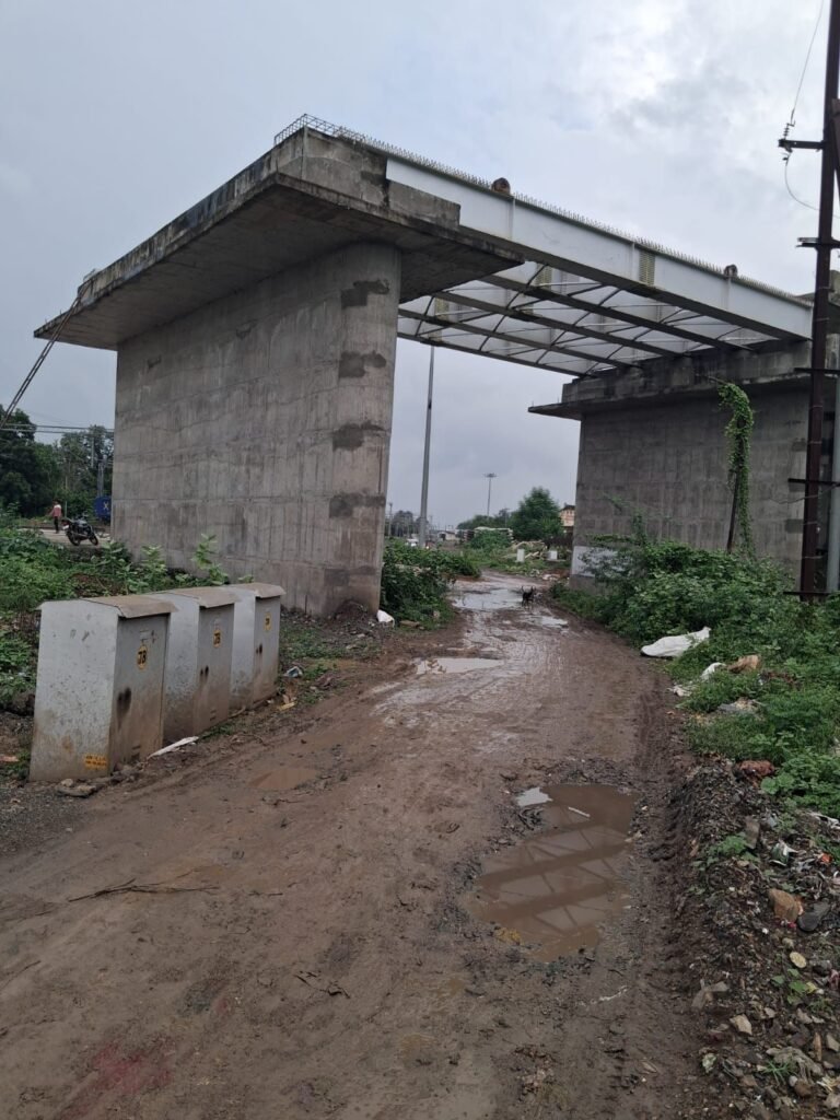 सड़कों पर गड्ढों का साम्राज्य: पतोंडा-पाटोदा मार्ग पर जनता की मुश्किलें बढ़ीं | New India Times