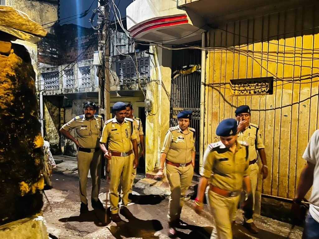 ग्वालियर पुलिस की बड़ी कार्रवाई : कॉम्बिंग गश्त में 271 वारंटियों की गिरफ्तारी, 322 गुण्डा-हिस्ट्रीशीटरों की चेकिंग | New India Times