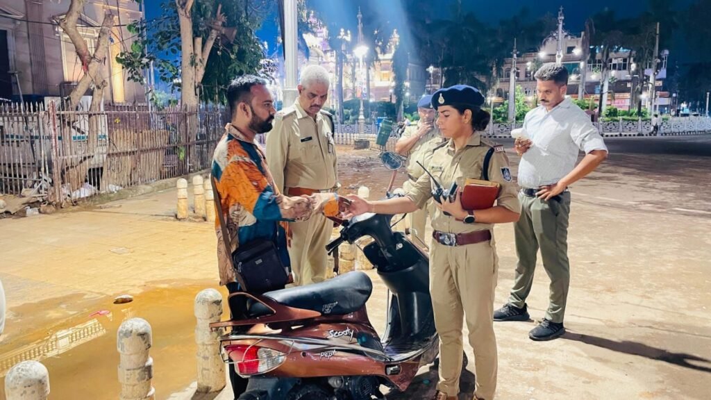 ग्वालियर पुलिस की बड़ी कार्रवाई : कॉम्बिंग गश्त में 271 वारंटियों की गिरफ्तारी, 322 गुण्डा-हिस्ट्रीशीटरों की चेकिंग | New India Times