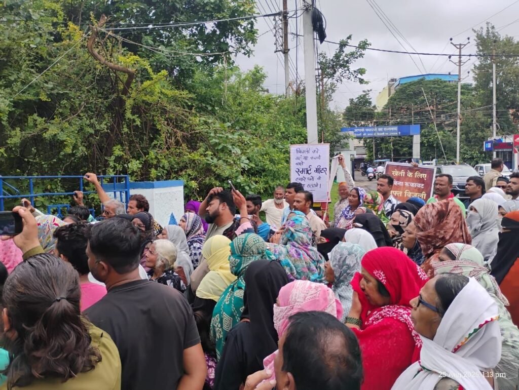 बिजली कंपनी की मनमानी के खिलाफ भोपाल के रहवासी हुए लामबंद | New India Times