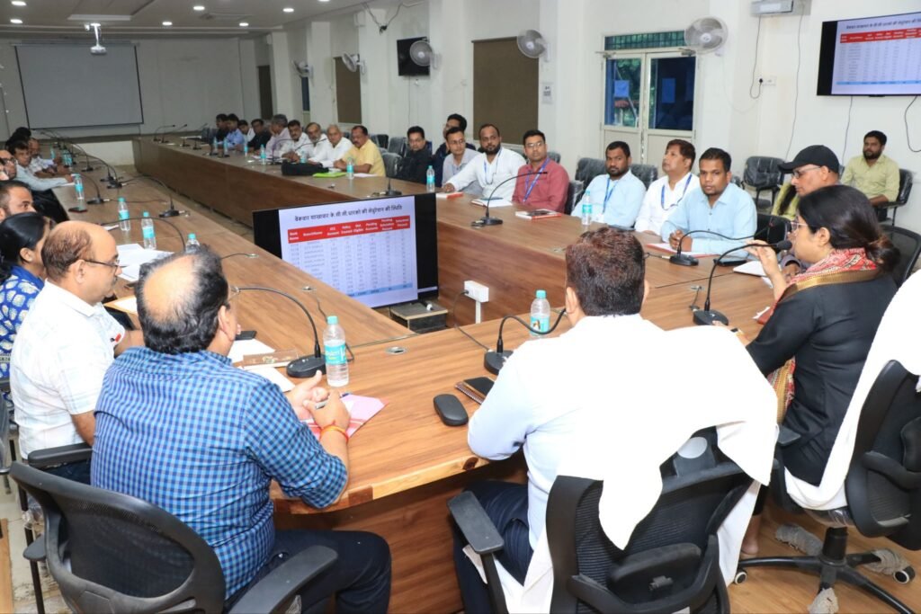 झाबुआ में कलेक्टर नेहा मीना की अध्यक्षता में बैठक, खरीफ 2025 हेतु के.सी.सी. खातों का शत-प्रतिशत सैचुरेशन करने के निर्देश | New India Times