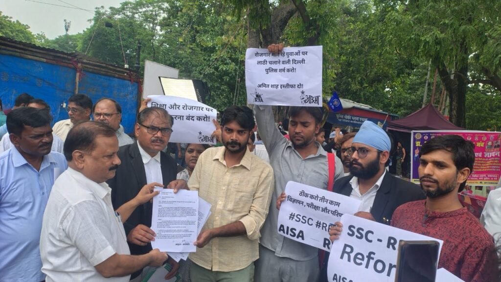 एसएससी परीक्षा में पारदर्शिता की मांग, युवाओं पर लाठीचार्ज के खिलाफ आइसा-आरवाईए का विरोध 2 एसएससी परीक्षा में पारदर्शिता की मांग, युवाओं पर लाठीचार्ज के खिलाफ आइसा-आरवाईए का विरोध | New India Times