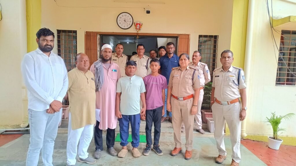 बुरहानपुर पुलिस की संवेदनशील पहल: 5 बच्चे सुरक्षित दस्तयाब, परिजनों से मिलाए गए 2 बुरहानपुर पुलिस की संवेदनशील पहल: 5 बच्चे सुरक्षित दस्तयाब, परिजनों से मिलाए गए | New India Times