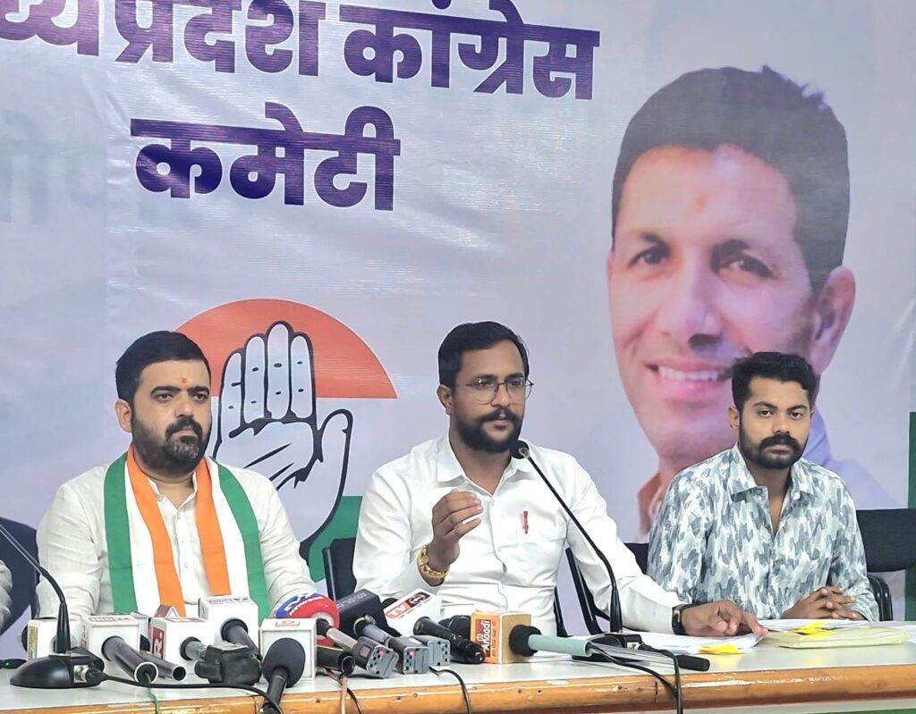 मप्र की शिक्षा व्यवस्था को माफिया कर रहे हैं संचालित,सरकार की मौन स्वीकृति से छात्रों को निजी महाविद्यालय में दुगनी फीस भरने के लिए किया जा रहा है मजबूर:विवेक त्रिपाठी | New India Times