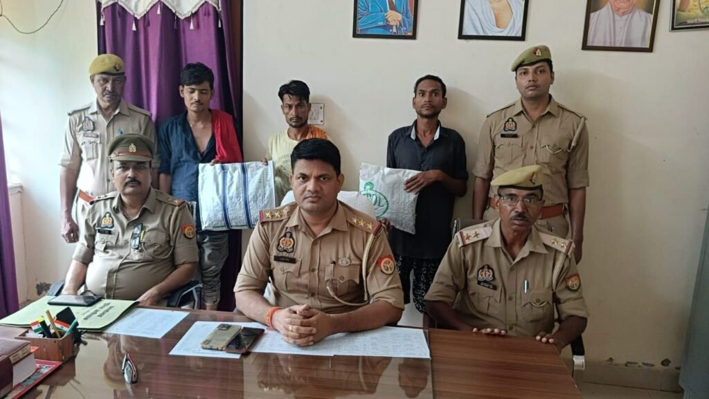 थाना करमा पुलिस की बड़ी सफलता: 2 तस्कर गिरफ्तार, 2.5 किलो गांजा बरामद 2 थाना करमा पुलिस की बड़ी सफलता: 2 तस्कर गिरफ्तार, 2.5 किलो गांजा बरामद | New India Times