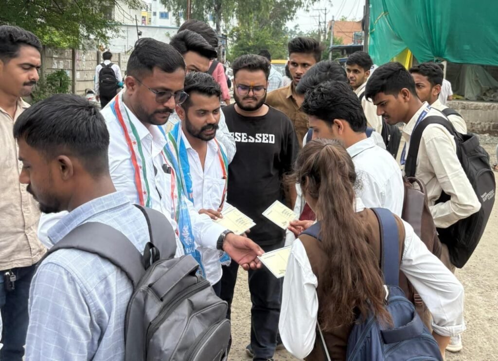 एनएसयूआई ने आरजीपीवी एवं एसआईआरटी कॉलेज में वोट चोरी के खिलाफ चलाया पोस्टकार्ड अभियान | New India Times