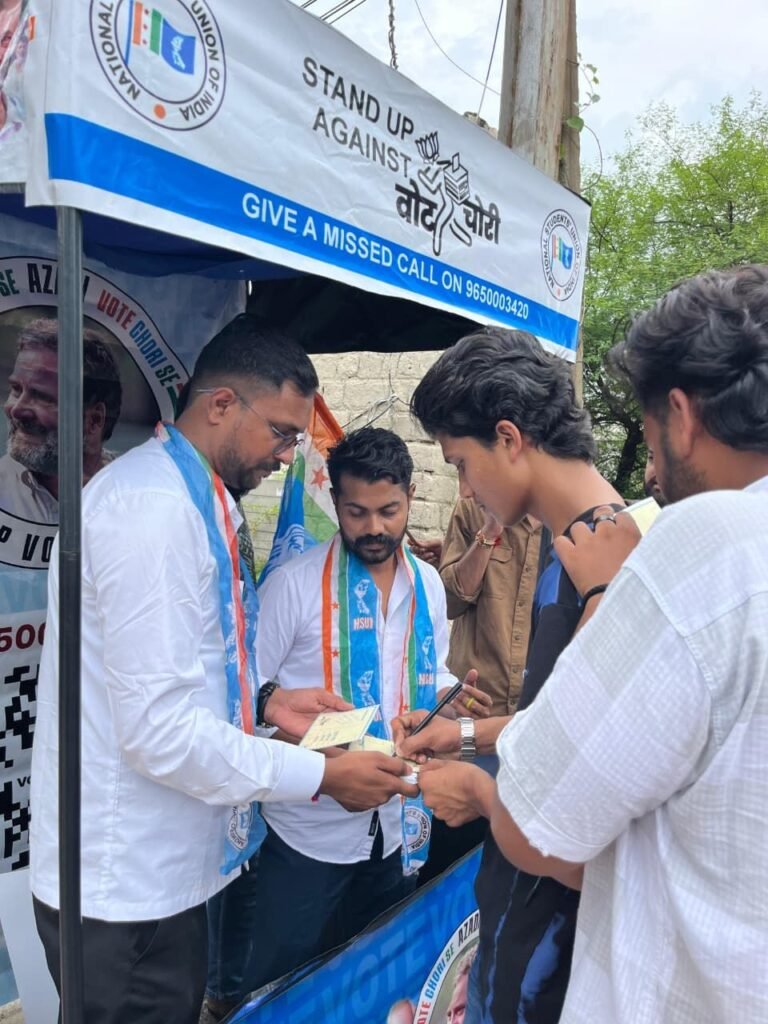 एनएसयूआई ने आरजीपीवी एवं एसआईआरटी कॉलेज में वोट चोरी के खिलाफ चलाया पोस्टकार्ड अभियान | New India Times