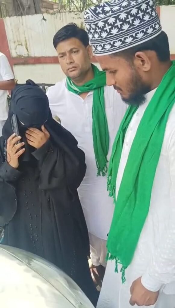 AIMIM प्रतिनिधि मंडल ने मॉब लिंचिंग पीड़ित मुश्ताक अली के परिवार से की मुलाकात, हर संभव मदद का दिया भरोसा 2 AIMIM प्रतिनिधि मंडल ने मॉब लिंचिंग पीड़ित मुश्ताक अली के परिवार से की मुलाकात, हर संभव मदद का दिया भरोसा | New India Times