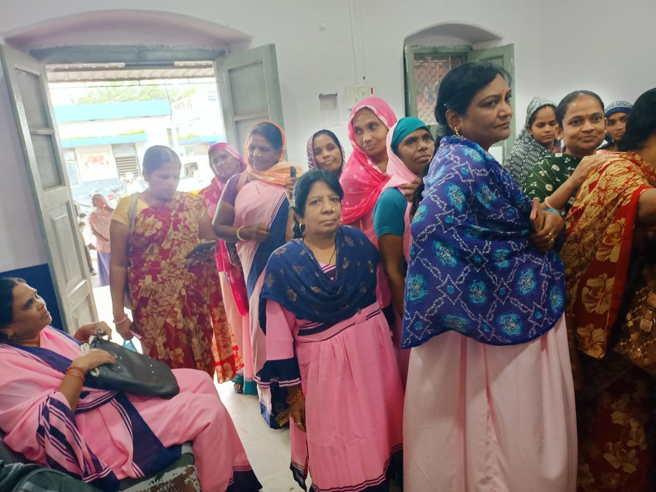 मेघनगर में आंगनवाड़ी कार्यकर्ताओं व सहायिकाओं का नेत्र परीक्षण शिविर आयोजित | New India Times