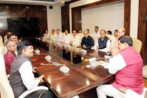 मुख्यमंत्री डॉ. यादव से भारत सरकार के अधिकारियों की मुलाकात, स्वास्थ्य सुविधाओं पर हुई चर्चा | New India Times