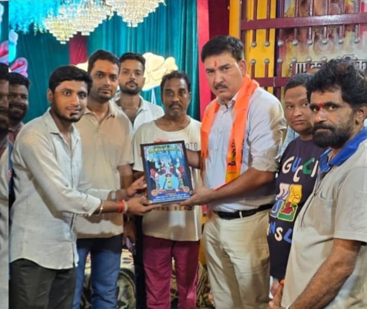 गणेश उत्सव की भव्य आरती में शामिल हुए उद्योगपति अनिल दुबे, नगरवासियों ने किया सम्मान | New India Times