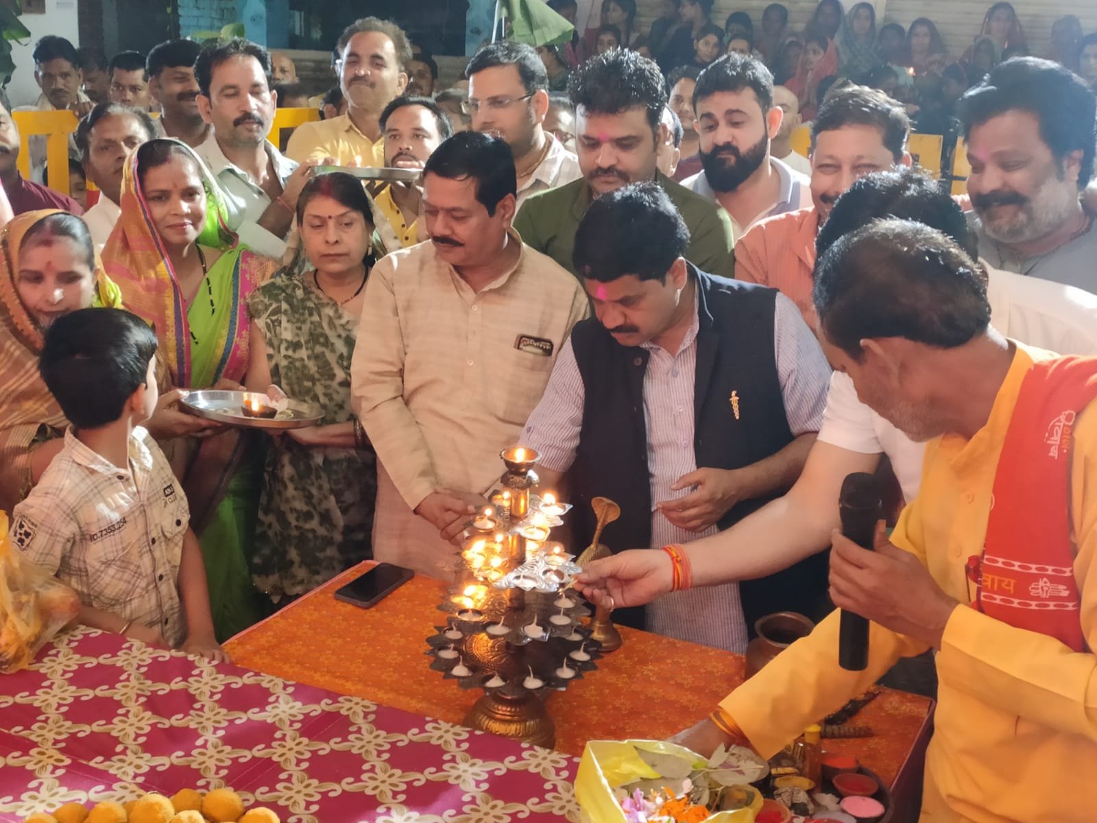 अमानगंज नीलकमल पंडाल में भव्य गणेश महाआरती, 11,111 लड्डुओं का हुआ प्रसाद वितरण | New India Times