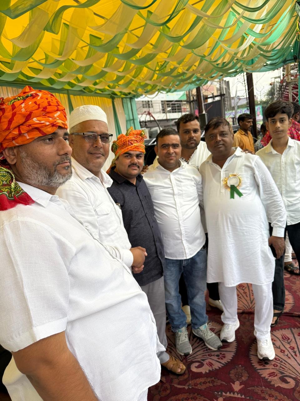 मिलादुन्नबी पर डॉ. शेख के क्लीनिकों में बांटी गई मिठाई-फल, बाढ़ पीड़ितों की मदद और भाईचारे की हुई दुआ | New India Times