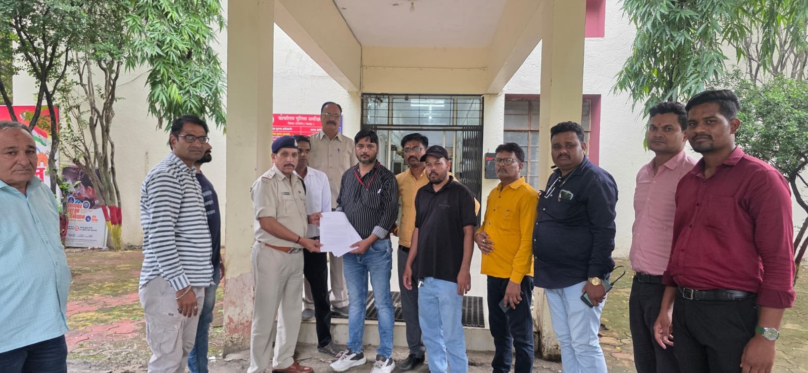 सिलवानी में पत्रकार पर दर्ज मुकदमे के विरोध में पत्रकारों का प्रदर्शन, निष्पक्ष जांच की मांग 1 सिलवानी में पत्रकार पर दर्ज मुकदमे के विरोध में पत्रकारों का प्रदर्शन, निष्पक्ष जांच की मांग | New India Times