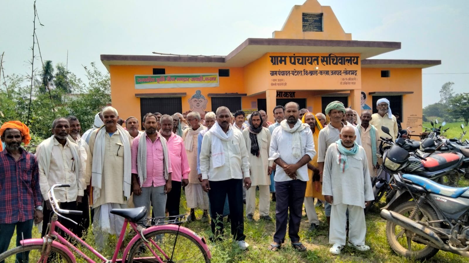 राजकीय कृषि बीज भंडार/कृषि रक्षा इकाई जवाही करमा पर सैकड़ों किसान हुए एकत्रित 1 राजकीय कृषि बीज भंडार/कृषि रक्षा इकाई जवाही करमा पर सैकड़ों किसान हुए एकत्रित | New India Times