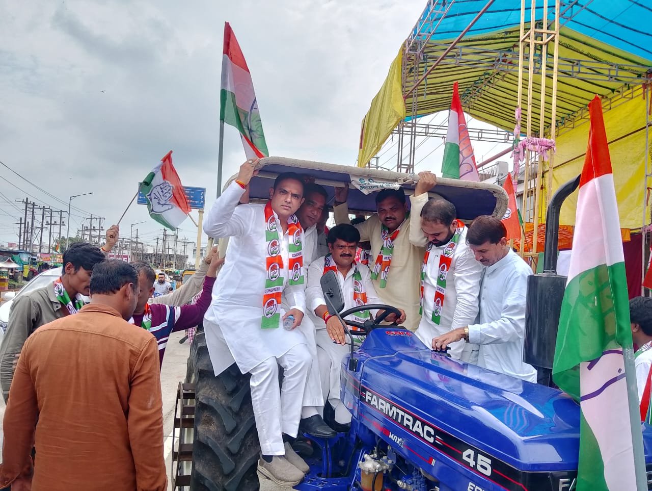 ट्रैक्टर रैली निकाल कर किसानों की समस्याओं को लेकर किया गया जबरदस्त विरोध प्रदर्शन | New India Times