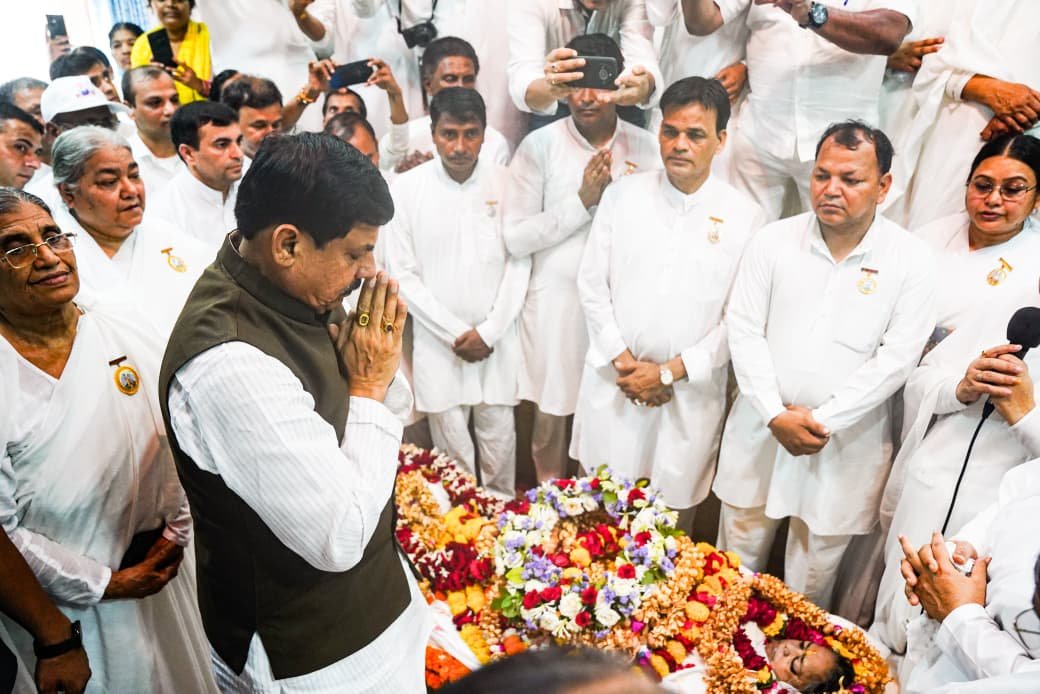 राजयोगिनी अवधेश दीदी को राज्यपाल, मुख्यमंत्री, उपमुख्यमंत्री से लेकर हजारों लोगों ने दी श्रद्धांजली | New India Times