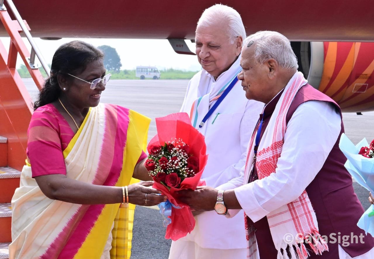 गया के विष्णुपद मंदिर में राष्ट्रपति द्रौपदी मुर्मू ने किया पिंडदान, पूर्वजों को अर्पित की श्रद्धांजलि | New India Times