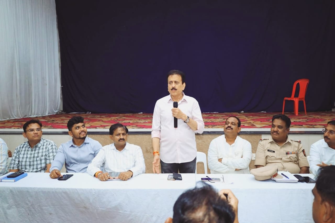 विकास पथ से निकलेंगी विसर्जन रैलियां, एकता की सजगता से हटाया गया विवादित बैनर | New India Times