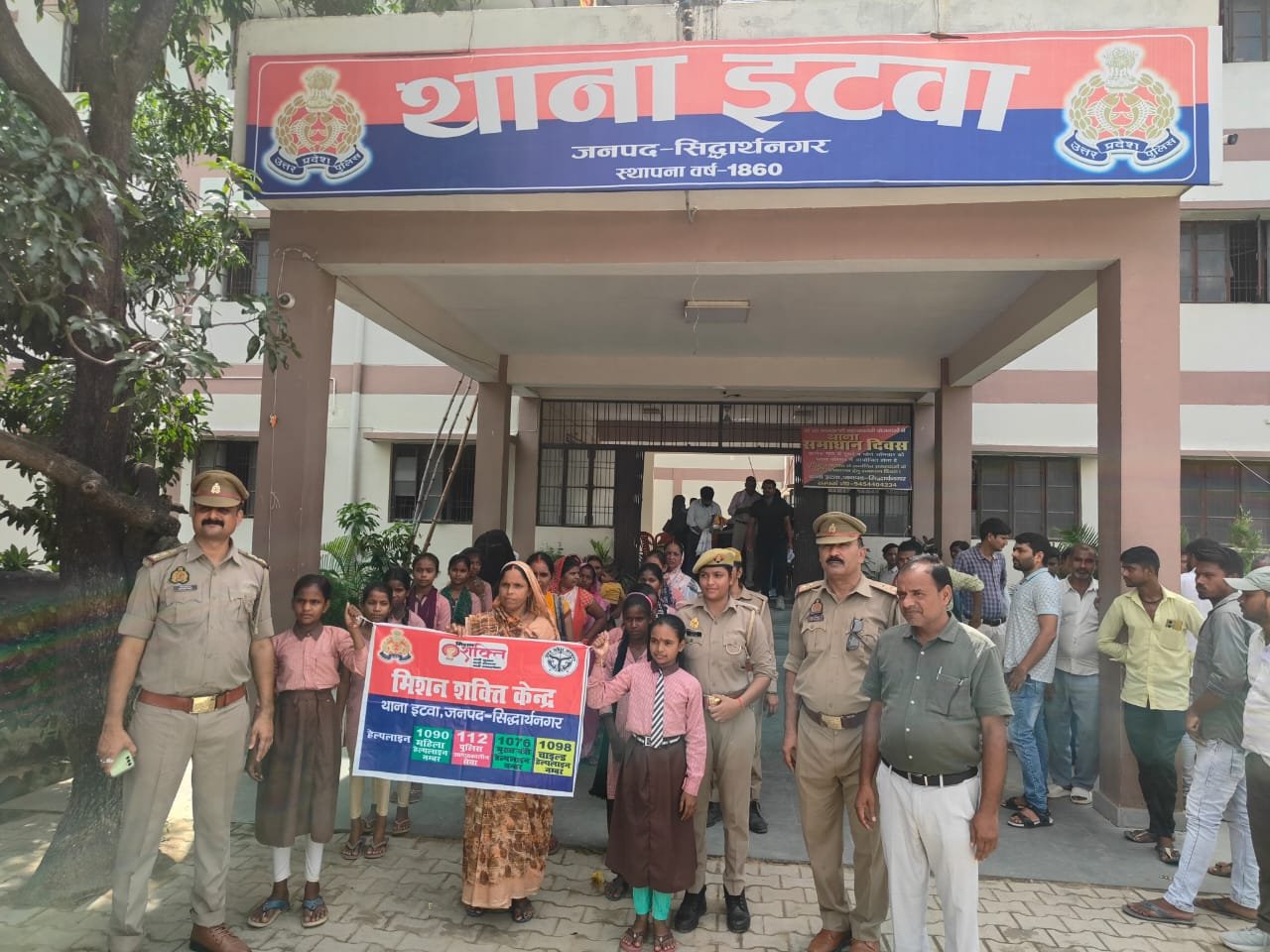 इटवा में स्कूली छात्राओं ने थाने में सीखी सुरक्षा और पुलिस कार्यप्रणाली की बारीकियां | New India Times