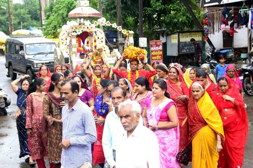 मेघनगर भागवत पोथी का नगर भ्रमण कर जुलूस शंकर मंदिर पहुंचा जगह जगह हुआ स्वागत श्रीमद् भागवत कथा का भव्य आयोजन शंकर मंदिर पर | New India Times