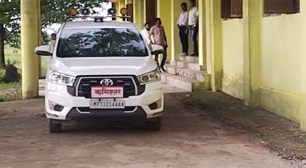 अमानगंज में मुख्यमंत्री के आगमन की तैयारी, कमिश्नर और आईजी ने स्थल का किया निरीक्षण 2 अमानगंज में मुख्यमंत्री के आगमन की तैयारी, कमिश्नर और आईजी ने स्थल का किया निरीक्षण | New India Times