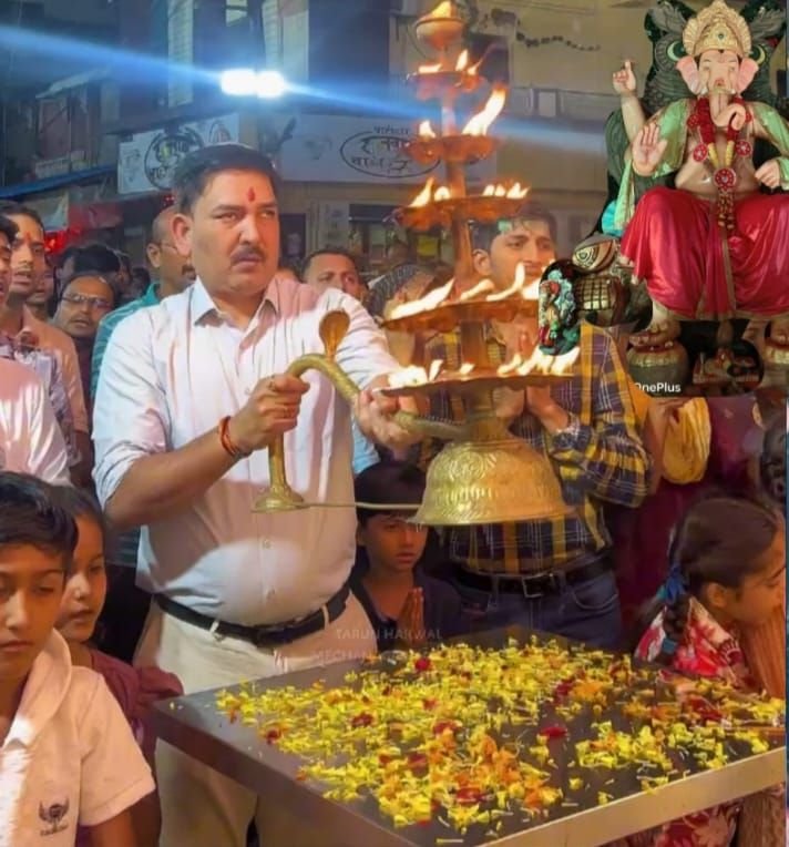 गणेश उत्सव की भव्य आरती में शामिल हुए उद्योगपति अनिल दुबे, नगरवासियों ने किया सम्मान | New India Times