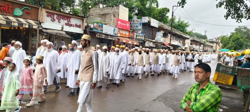 ईद मिलादुन्नबी पर बोहरा समाज का जुलूस, बच्चों ने दिया पर्यावरण संरक्षण और मोबाइल से दूरी का संदेश | New India Times