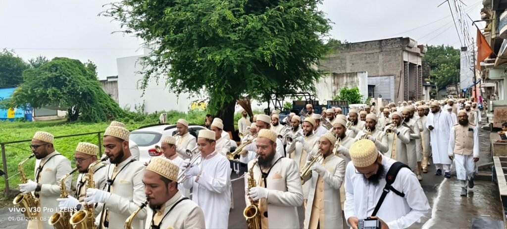 ईद मिलादुन्नबी पर बोहरा समाज का जुलूस, बच्चों ने दिया पर्यावरण संरक्षण और मोबाइल से दूरी का संदेश | New India Times