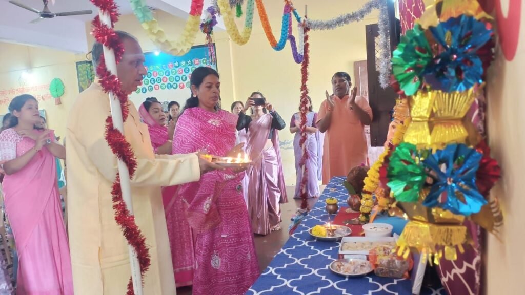 शिक्षक दिवस पर गुरुजनों का किया गया सम्मान | New India Times