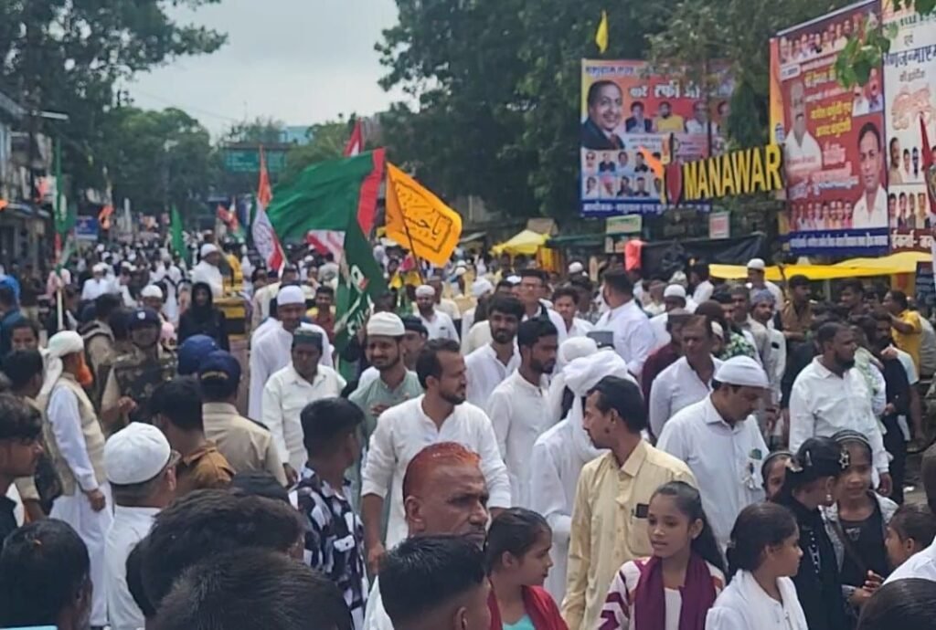 जुलूस और जश्न के साथ मनावर में मनाई गई ईद मिलादुन्नबी | New India Times