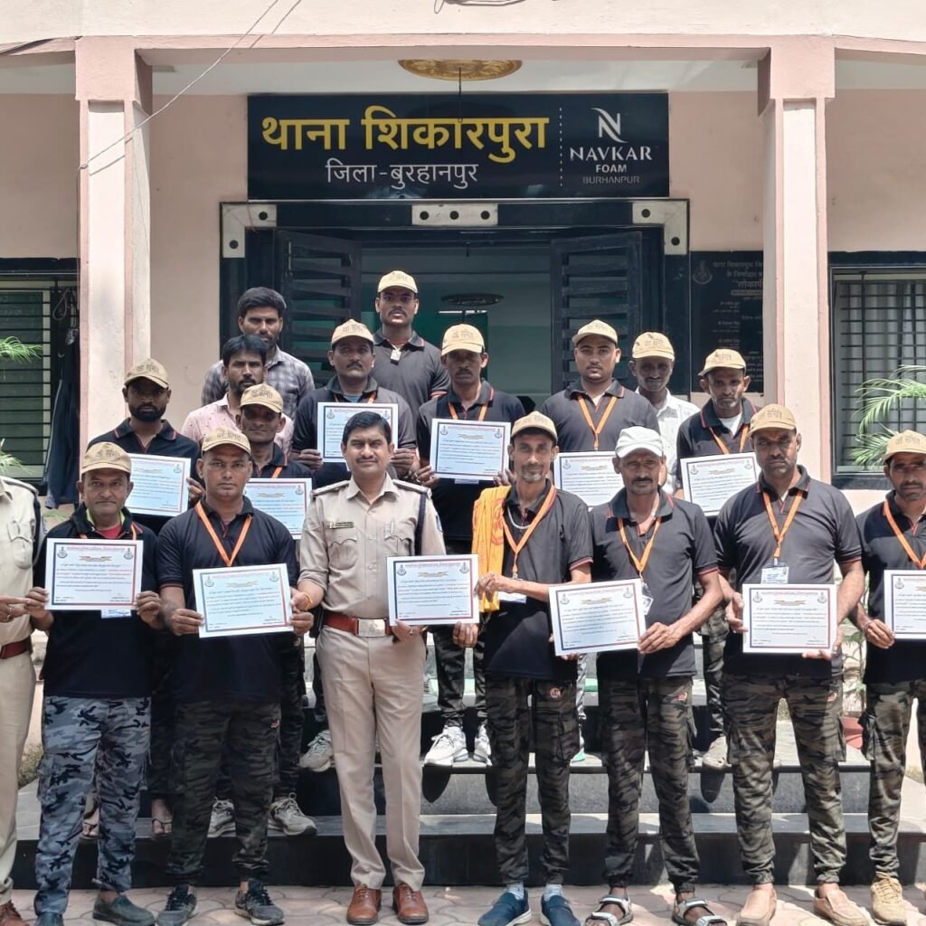 ईद ए मिलादुन्नबी एवं गणेश विसर्जन पर्व के शांति व सौहार्दपूर्ण आयोजन में सहयोग देने वाले SPO (विशेष पुलिस अधिकारी) हुए सम्मानित | New India Times