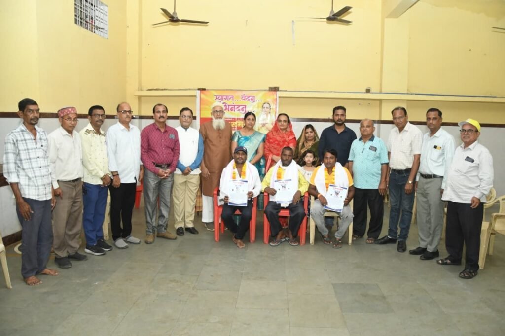 लावारिस लाशों के मसीहा,शहर के सच्चे सेवाभावी का ताप्ती सेवा समिति बुरहानपुर ने किया सम्मान 2 लावारिस लाशों के मसीहा,शहर के सच्चे सेवाभावी का ताप्ती सेवा समिति बुरहानपुर ने किया सम्मान | New India Times