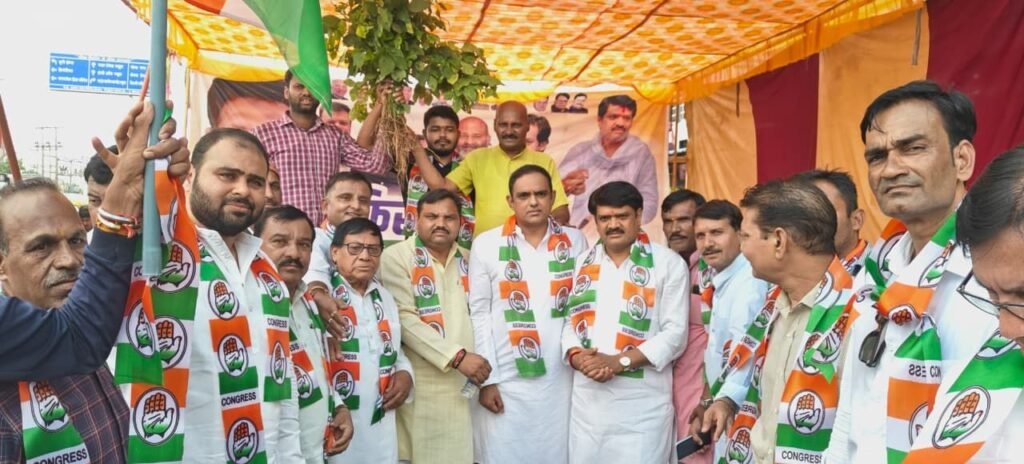 ट्रैक्टर रैली निकाल कर किसानों की समस्याओं को लेकर किया गया जबरदस्त विरोध प्रदर्शन | New India Times