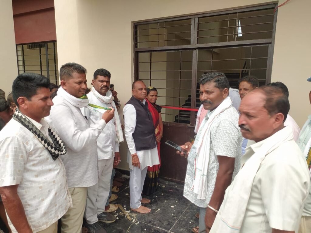कांग्रेस विधायक वीर सिंह भूरिया एवं जनपद अध्यक्ष ललिता मुकेश मुणिया ने नवीन छात्रावास भवन का किया लोकार्पण | New India Times