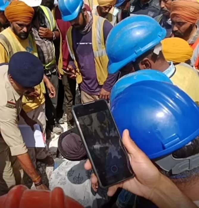 जेके सीमेंट प्लांट पन्ना में फिर हादसा: निर्माणाधीन यूनिट से गिरकर मजदूर की मौत, सुरक्षा पर उठे सवाल 2 जेके सीमेंट प्लांट पन्ना में फिर हादसा: निर्माणाधीन यूनिट से गिरकर मजदूर की मौत, सुरक्षा पर उठे सवाल | New India Times