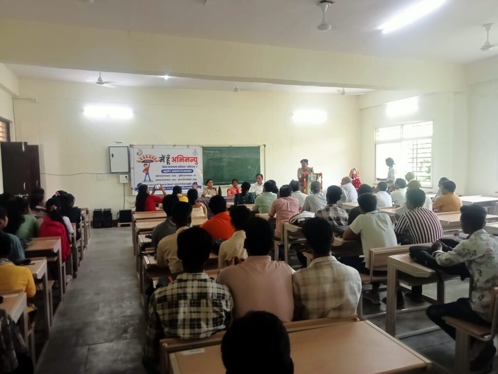 ‘‘मैं हूॅ अभिमन्यु’’ अभियान के तीसरे दिन महाराज बाड़ा पर रंगोली प्रतियोगिता आयोजित कर स्कूली छात्राओं को किया जागरूक | New India Times