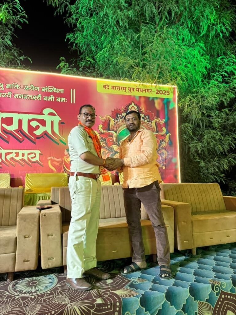 वंदे मातरम ग्रुप द्वारा आयोजित दशहरा मैदान मां जगदम्बा की आराधना में उमड़ा जन सैलाब | New India Times