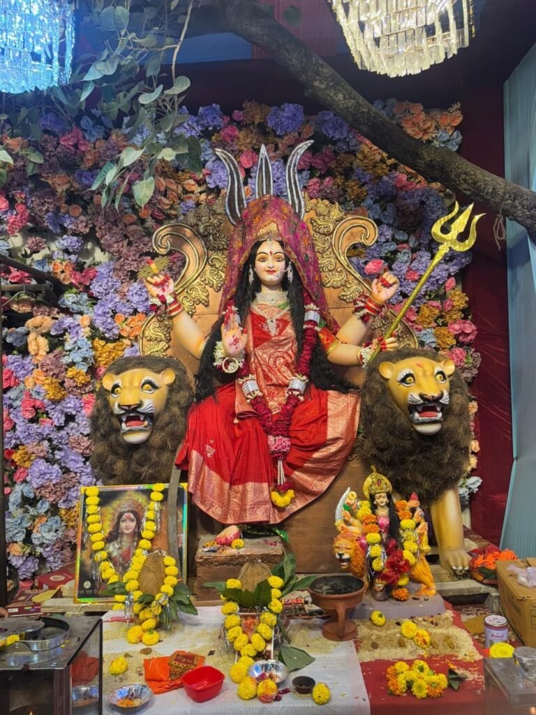 वंदे मातरम ग्रुप द्वारा आयोजित दशहरा मैदान मां जगदम्बा की आराधना में उमड़ा जन सैलाब | New India Times