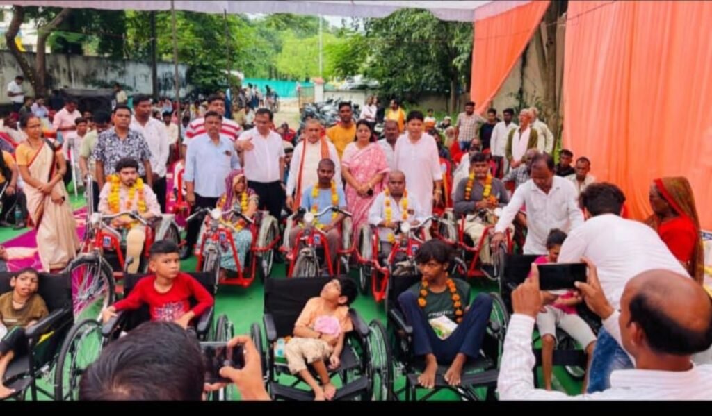 झांसी में सेवा पखवाड़ा अभियान के तहत दिव्यांगजनों को निःशुल्क कृत्रिम अंग एवं सहायक उपकरण वितरित | New India Times